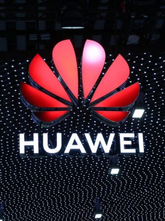 Президент США Джо Байден ужесточает ограничения в отношении Huawei и ZTE