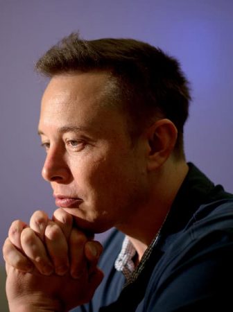 Опрос в Twitter призывает Элона Маска продать 10% акций Tesla